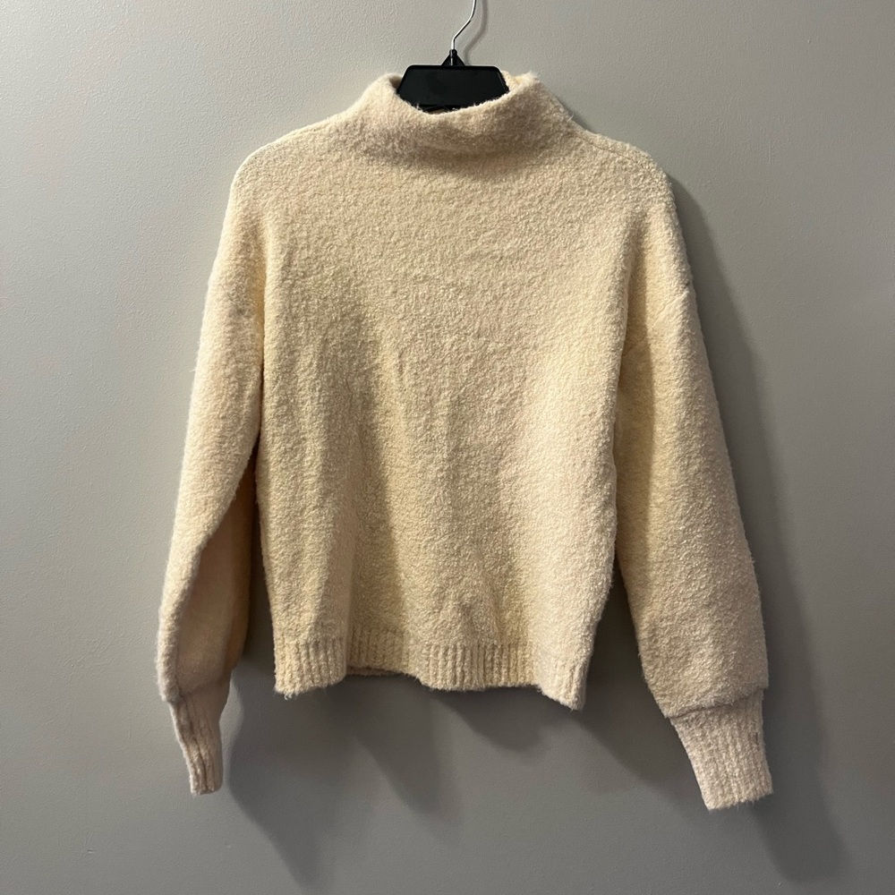 Marled cream‎ off white very soft fuzzy sweater NEW XS